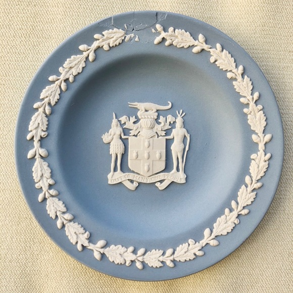 💢 SOLD💢 WEDGWOOD BLUE PIN DISH JAMAICA COAT ARMS - Picture 1 of 8